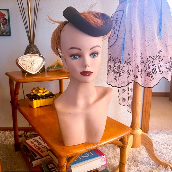 Vintage 1940s Hat l Brown Tilt l Feather l Burlesque Cocktail Costume l 40s - Picture 2 of 8